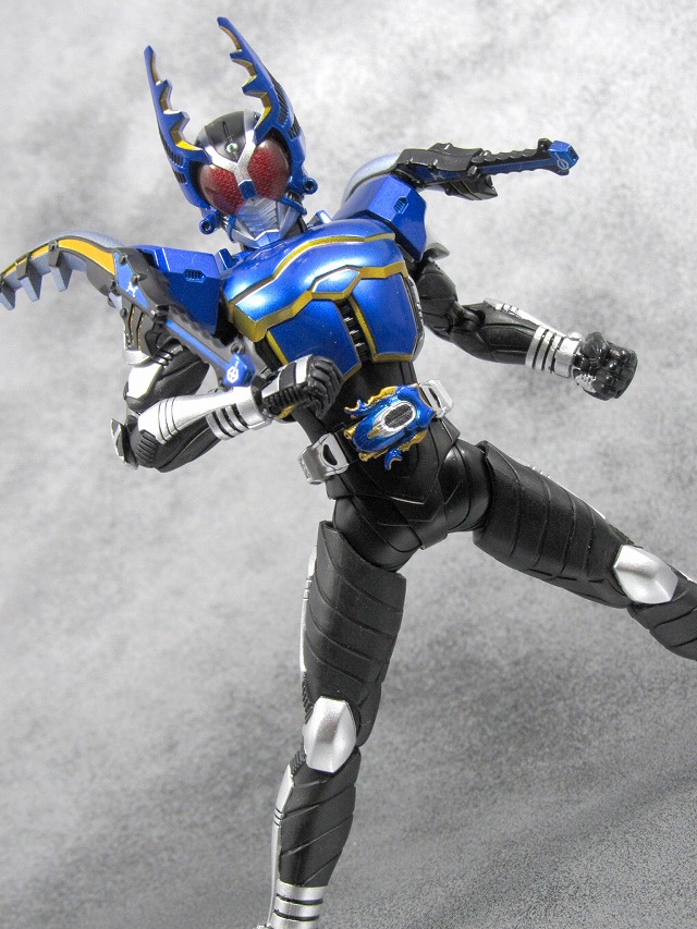 S.H.フィギュアーツ 仮面ライダーガタック ライダーフォーム　真骨彫製法　　レビュー 