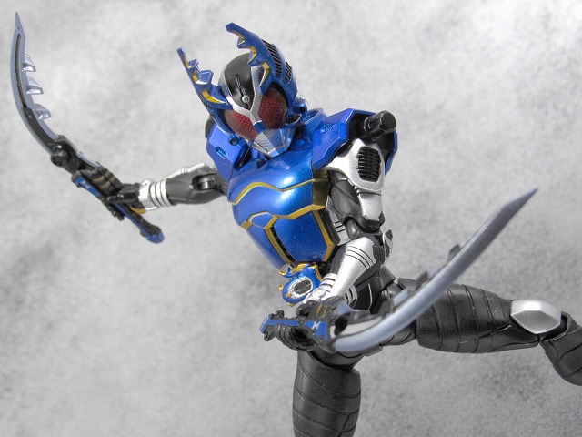 S.H.フィギュアーツ 仮面ライダーガタック ライダーフォーム　真骨彫製法　　レビュー