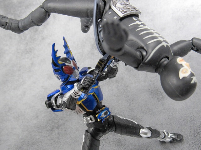 S.H.フィギュアーツ 仮面ライダーガタック ライダーフォーム　真骨彫製法　　レビュー 