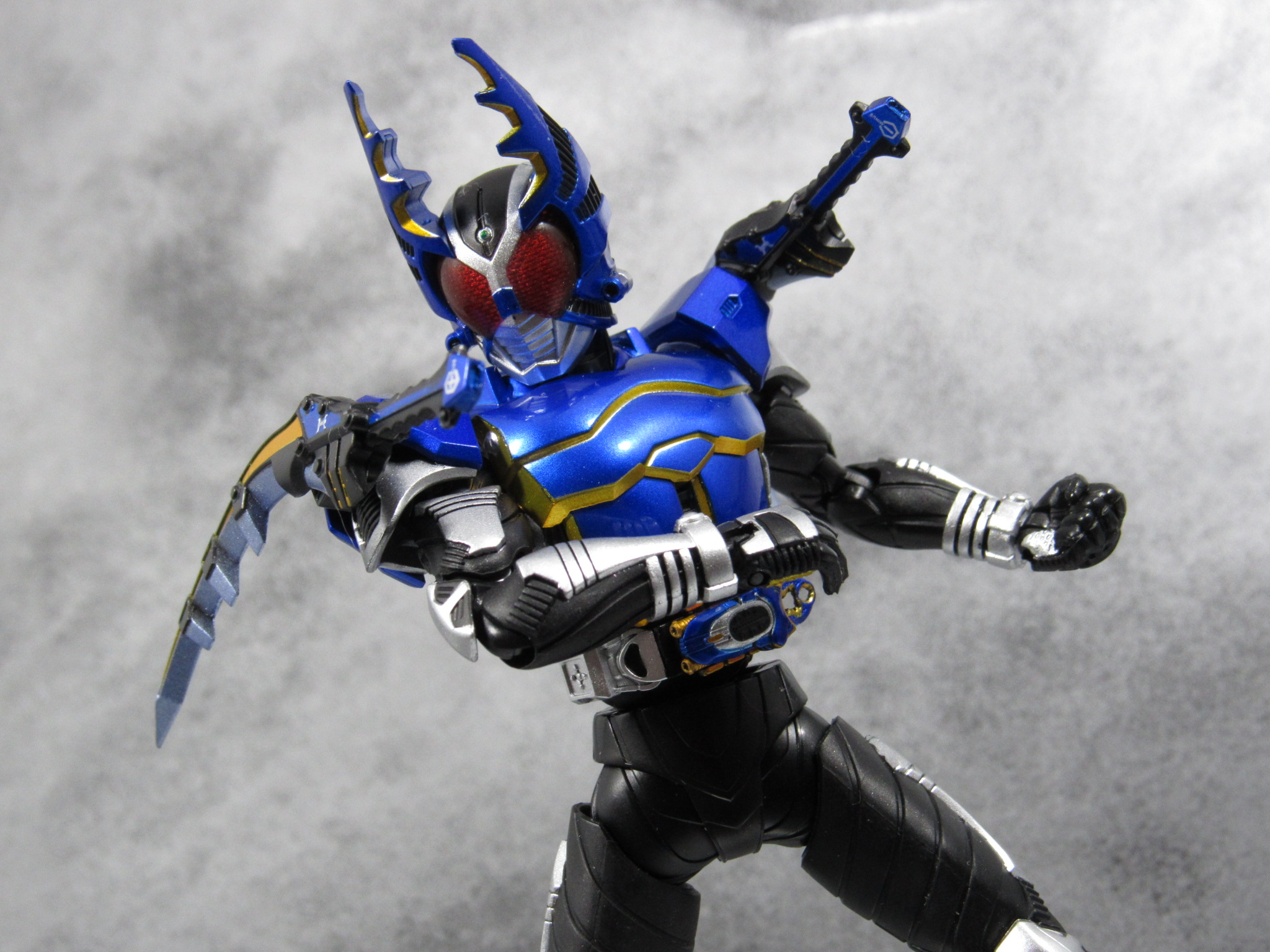 S.H.フィギュアーツ 仮面ライダーガタック ライダーフォーム　真骨彫製法　　レビュー 