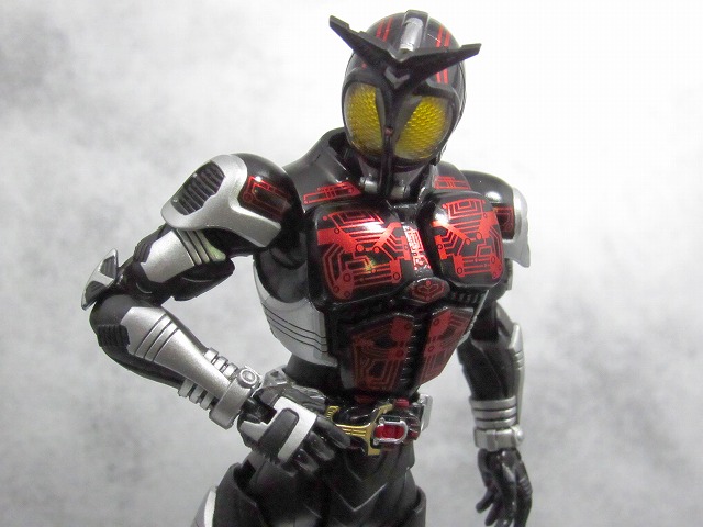 S.H.フィギュアーツ　仮面ライダーダークカブト ライダーフォーム　真骨彫製法　レビュー