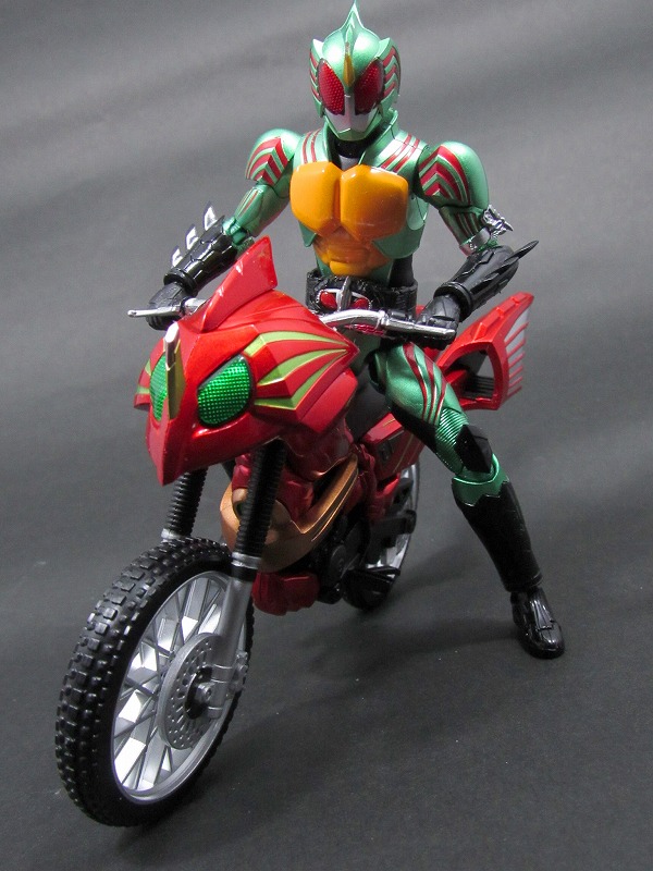 S.H.フィギュアーツ　ジャングレイダー　仮面ライダーアマゾンズ　レビュー