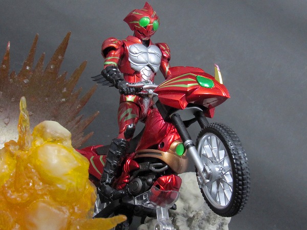 S.H.フィギュアーツ　ジャングレイダー　仮面ライダーアマゾンズ　レビュー