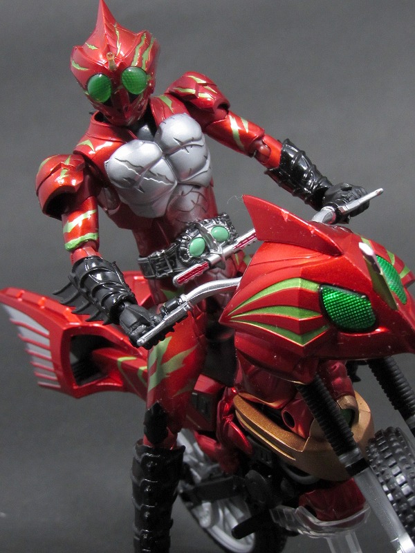 S.H.フィギュアーツ　ジャングレイダー　仮面ライダーアマゾンズ　レビュー