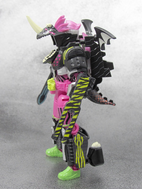 装動　仮面ライダーエグゼイド　STAGE4　レベル5　ドラゴナイトハンター　ハンターゲーマーレベル5　ゴーストゲーマー　レベル1　バグスターレビュー