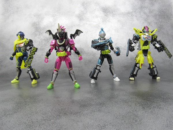 装動　仮面ライダーエグゼイド　STAGE4　レベル5　ドラゴナイトハンター　ハンターゲーマーレベル5　ゴーストゲーマー　レベル1　バグスターレビュー