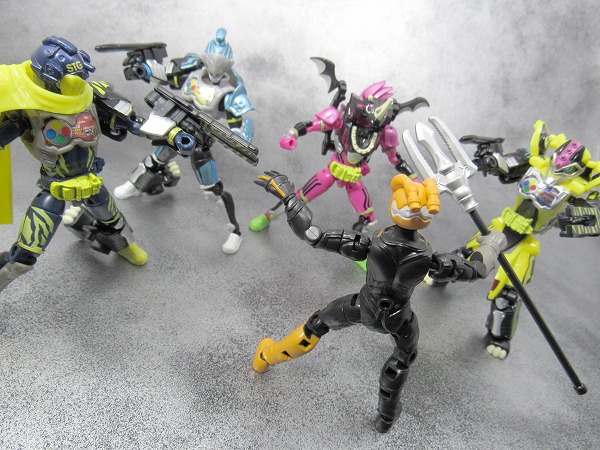 装動　仮面ライダーエグゼイド　STAGE4　レベル5　ドラゴナイトハンター　ハンターゲーマーレベル5　ゴーストゲーマー　レベル1　バグスターレビュー