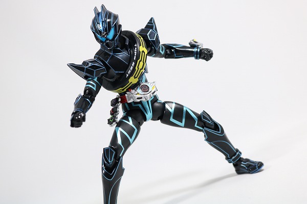 S.H.フィギュアーツ　仮面ライダーダークドライブ　タイプネクスト　レビュー