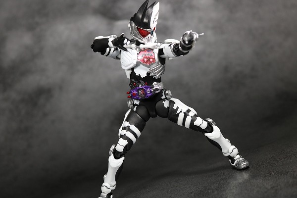 S.H.フィギュアーツ　仮面ライダーゲンム　ゾンビゲーマー　レベルX　レビュー