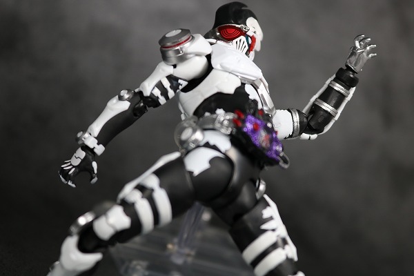 S.H.フィギュアーツ　仮面ライダーゲンム　ゾンビゲーマー　レベルX　レビュー 