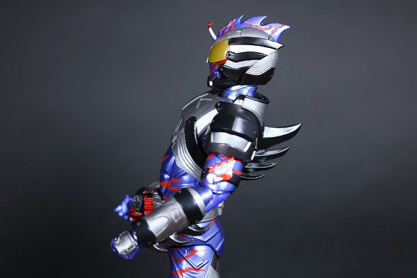 S.H.フィギュアーツ　仮面ライダーアマゾンネオ　Amazon限定版　レビュー　可動 