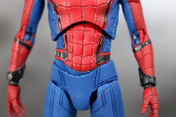 MAFEX　スパイダーマン　ホームカミング　レビュー　全身