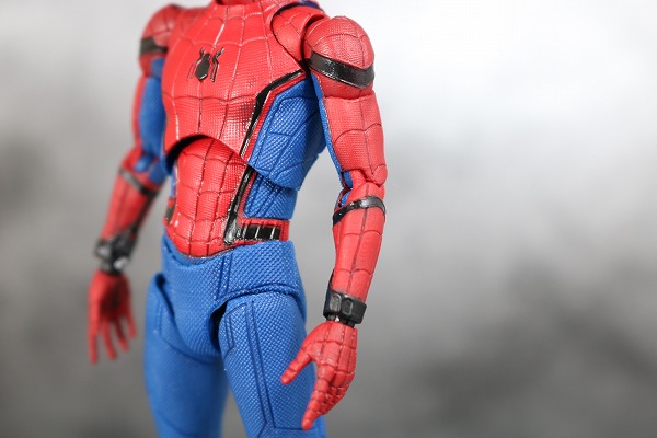 MAFEX　スパイダーマン　ホームカミング　レビュー　全身