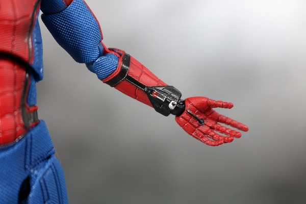 MAFEX　スパイダーマン　ホームカミング　レビュー　全身