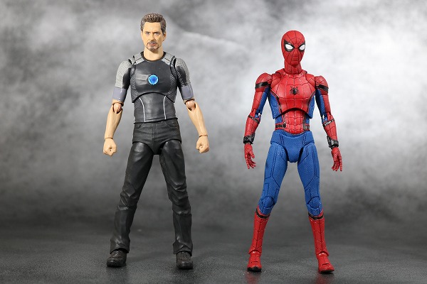 MAFEX　スパイダーマン　ホームカミング　レビュー　全身