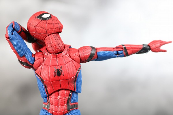 MAFEX　スパイダーマン　ホームカミング　レビュー　可動 