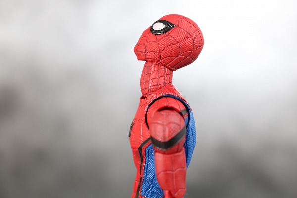 MAFEX　スパイダーマン　ホームカミング　レビュー　可動