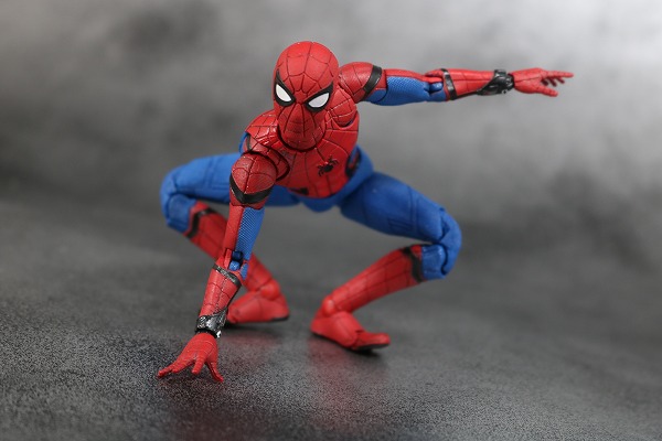 MAFEX　スパイダーマン　ホームカミング　レビュー　アクション