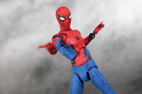 MAFEX　スパイダーマン　ホームカミング　レビュー　アクション 