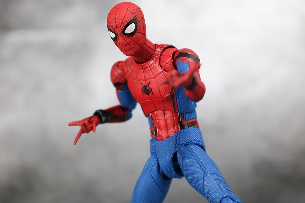 MAFEX　スパイダーマン　ホームカミング　レビュー　アクション 