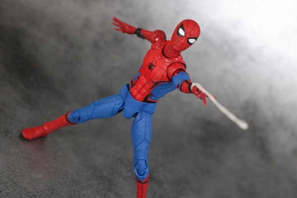 MAFEX　スパイダーマン　ホームカミング　レビュー　アクション