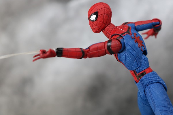 MAFEX　スパイダーマン　ホームカミング　レビュー　アクション 