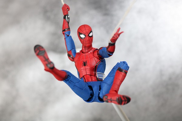 MAFEX　スパイダーマン　ホームカミング　レビュー　アクション 