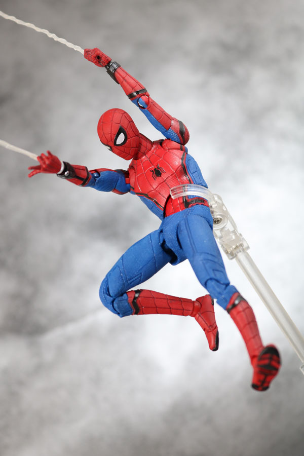 MAFEX　スパイダーマン　ホームカミング　レビュー　アクション 