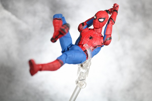 MAFEX　スパイダーマン　ホームカミング　レビュー　アクション 