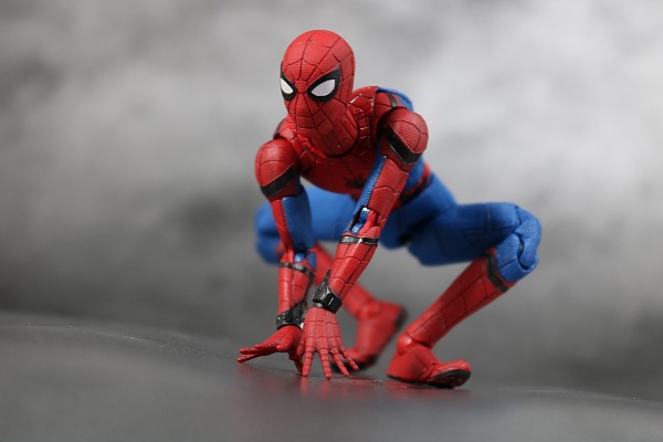 MAFEX　スパイダーマン　ホームカミング　レビュー　アクション 