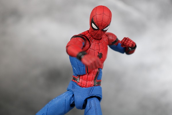 MAFEX　スパイダーマン　ホームカミング　レビュー　アクション 