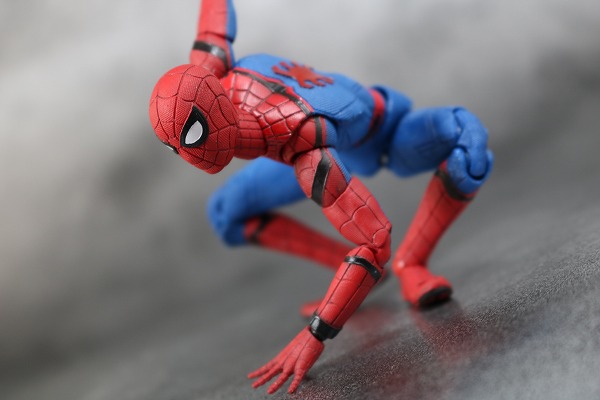 MAFEX　スパイダーマン　ホームカミング　レビュー　アクション 