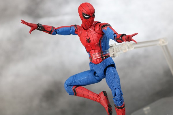 MAFEX　スパイダーマン　ホームカミング　レビュー　アクション 