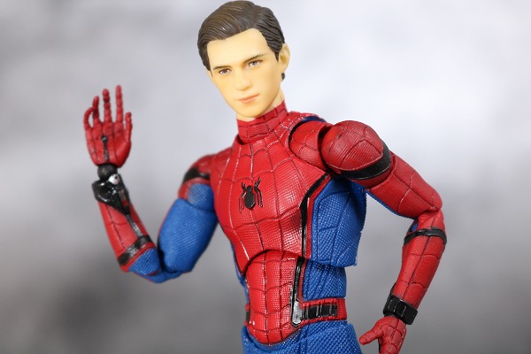 MAFEX　スパイダーマン　ホームカミング　レビュー　アクション 