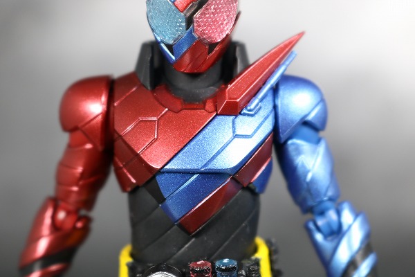 S.H.フィギュアーツ　仮面ライダービルド　ラビットタンク　フォーム　レビュー　全身