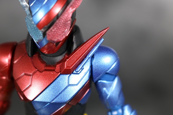 S.H.フィギュアーツ　仮面ライダービルド　ラビットタンク　フォーム　レビュー　全身