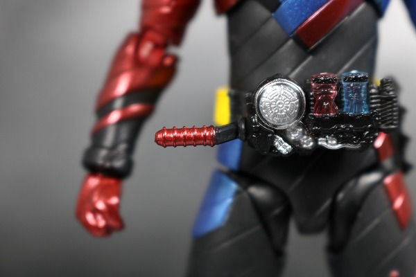 S.H.フィギュアーツ　仮面ライダービルド　ラビットタンク　フォーム　レビュー　全身