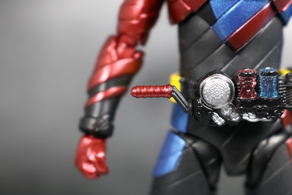 S.H.フィギュアーツ　仮面ライダービルド　ラビットタンク　フォーム　レビュー　全身