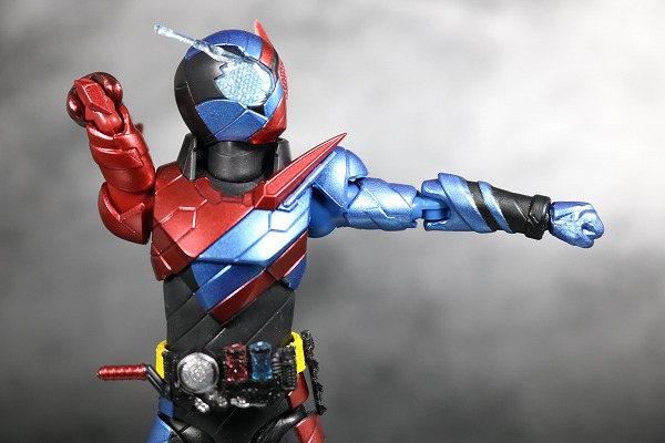 S.H.フィギュアーツ　仮面ライダービルド　ラビットタンク　フォーム　レビュー　可動 