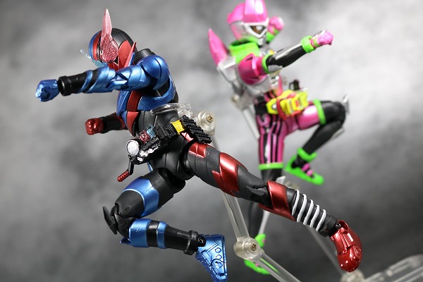 S.H.フィギュアーツ　仮面ライダービルド　ラビットタンク　フォーム　レビュー　アクション