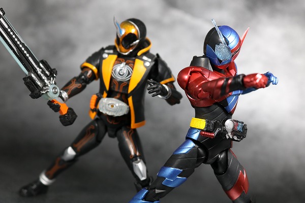 S.H.フィギュアーツ　仮面ライダービルド　ラビットタンク　フォーム　レビュー　アクション