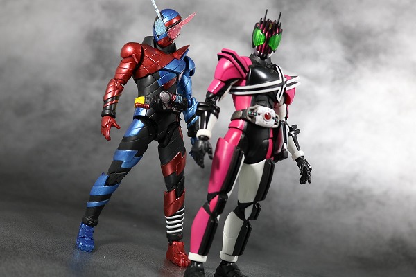 S.H.フィギュアーツ　仮面ライダービルド　ラビットタンク　フォーム　レビュー　アクション