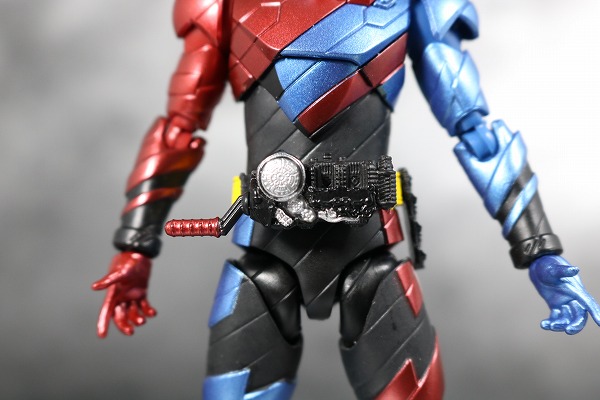 S.H.フィギュアーツ　仮面ライダービルド　ラビットタンク　フォーム　レビュー　全身