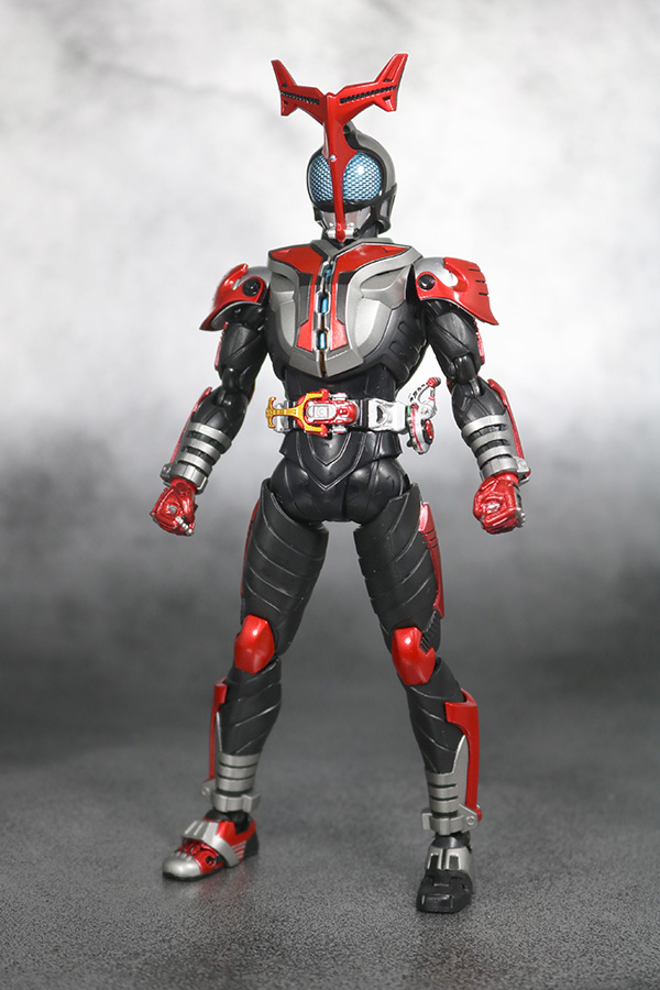 S.H.フィギュアーツ　仮面ライダーカブト　ハイパーフォーム　真骨彫製法　レビュー　全身