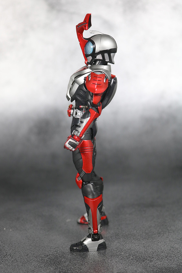 S.H.フィギュアーツ　仮面ライダーカブト　ハイパーフォーム　真骨彫製法　レビュー　全身