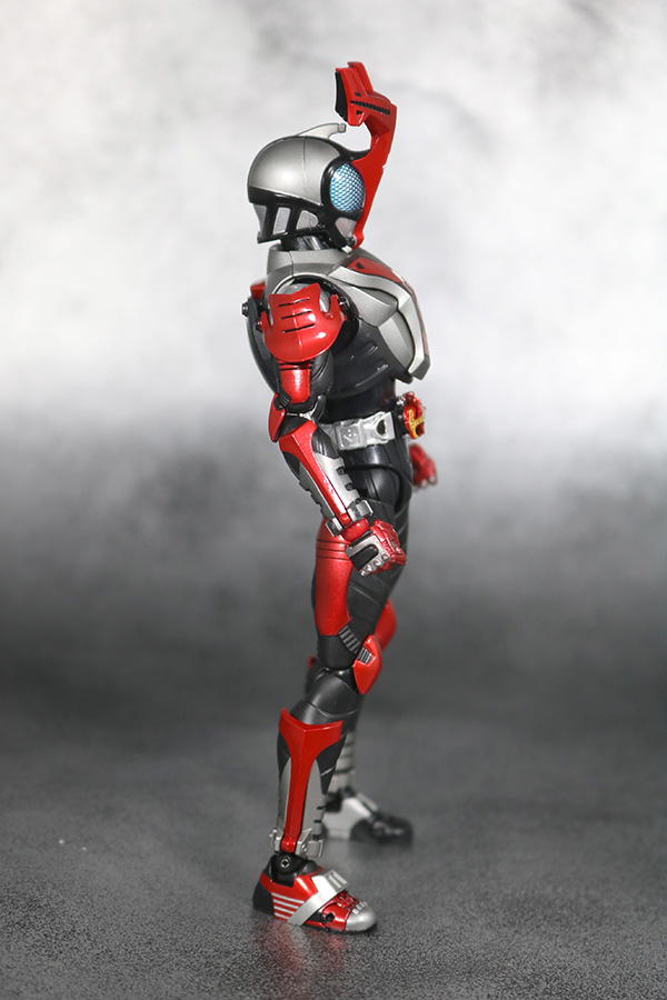 S.H.フィギュアーツ　仮面ライダーカブト　ハイパーフォーム　真骨彫製法　レビュー　全身