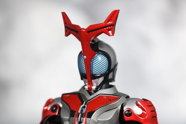 S.H.フィギュアーツ　仮面ライダーカブト　ハイパーフォーム　真骨彫製法　レビュー　全身