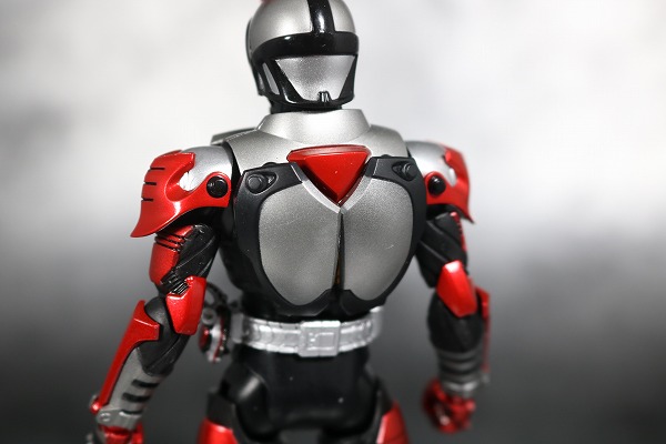 S.H.フィギュアーツ　仮面ライダーカブト　ハイパーフォーム　真骨彫製法　レビュー　全身