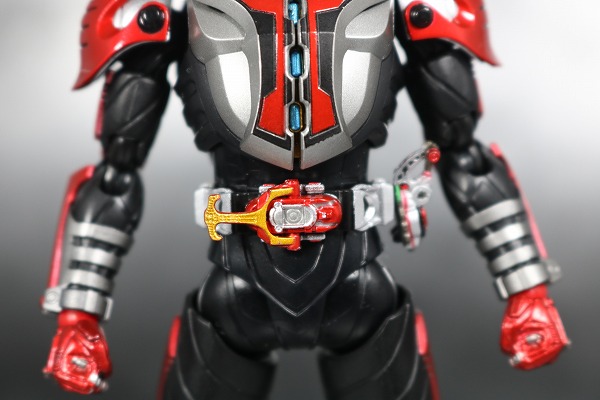 S.H.フィギュアーツ　仮面ライダーカブト　ハイパーフォーム　真骨彫製法　レビュー　全身