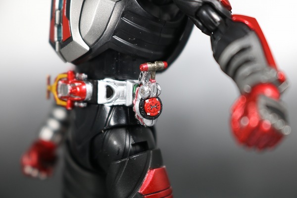 S.H.フィギュアーツ　仮面ライダーカブト　ハイパーフォーム　真骨彫製法　レビュー　全身